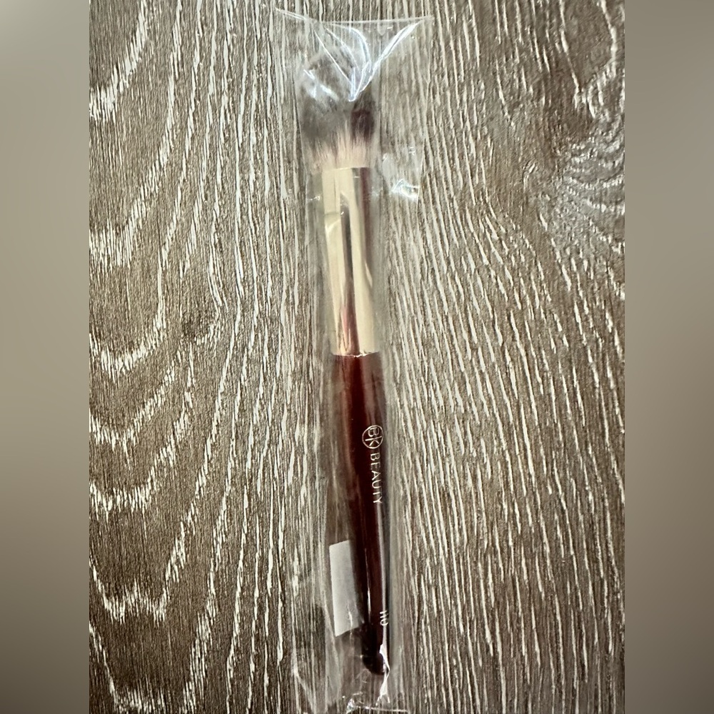 BK Beauty 110 Brush (Large Concealer)